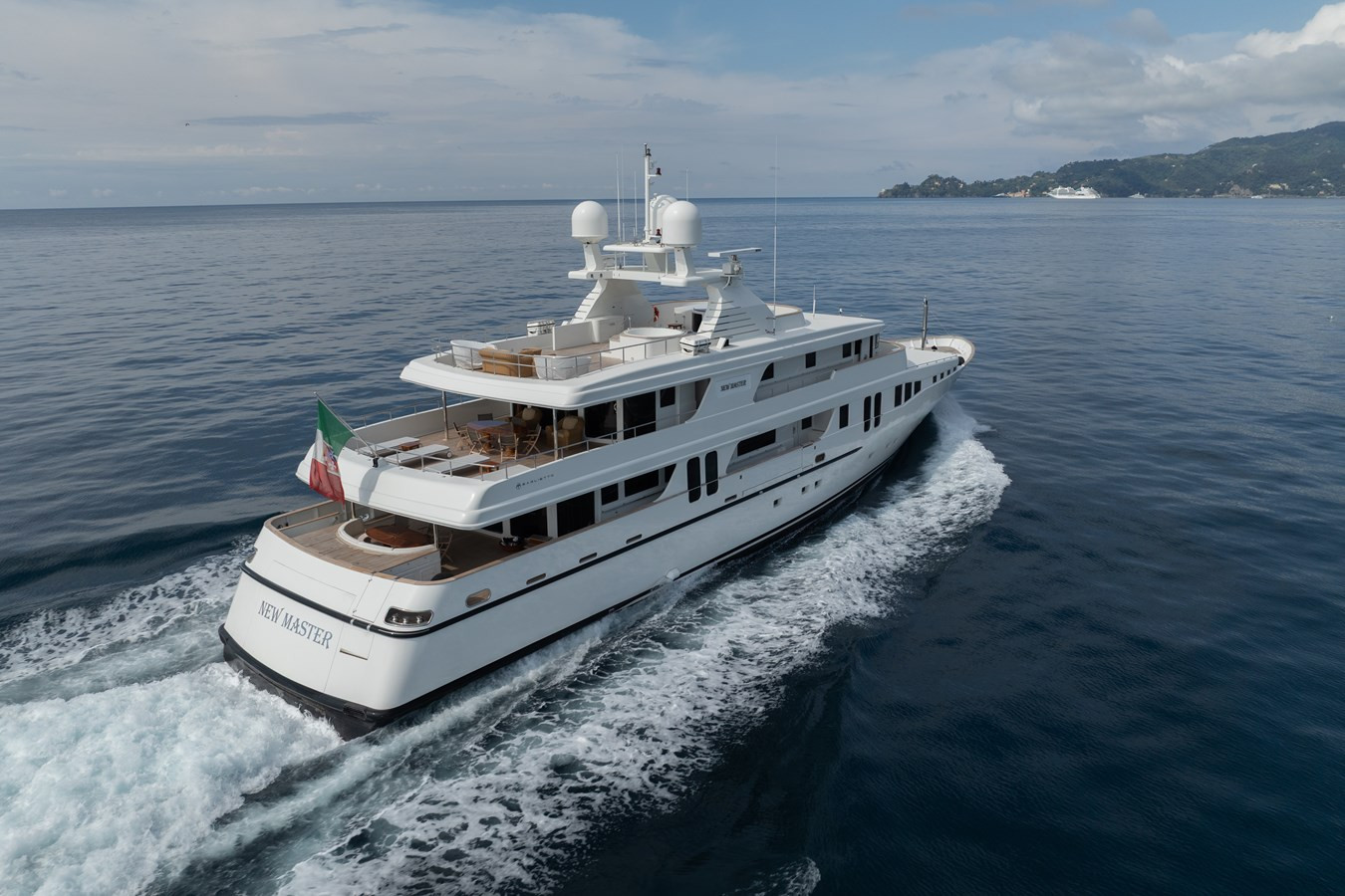 https://arconyachts.ams3.digitaloceanspaces.com/59282/conversions/large_4666428-optimize.jpg