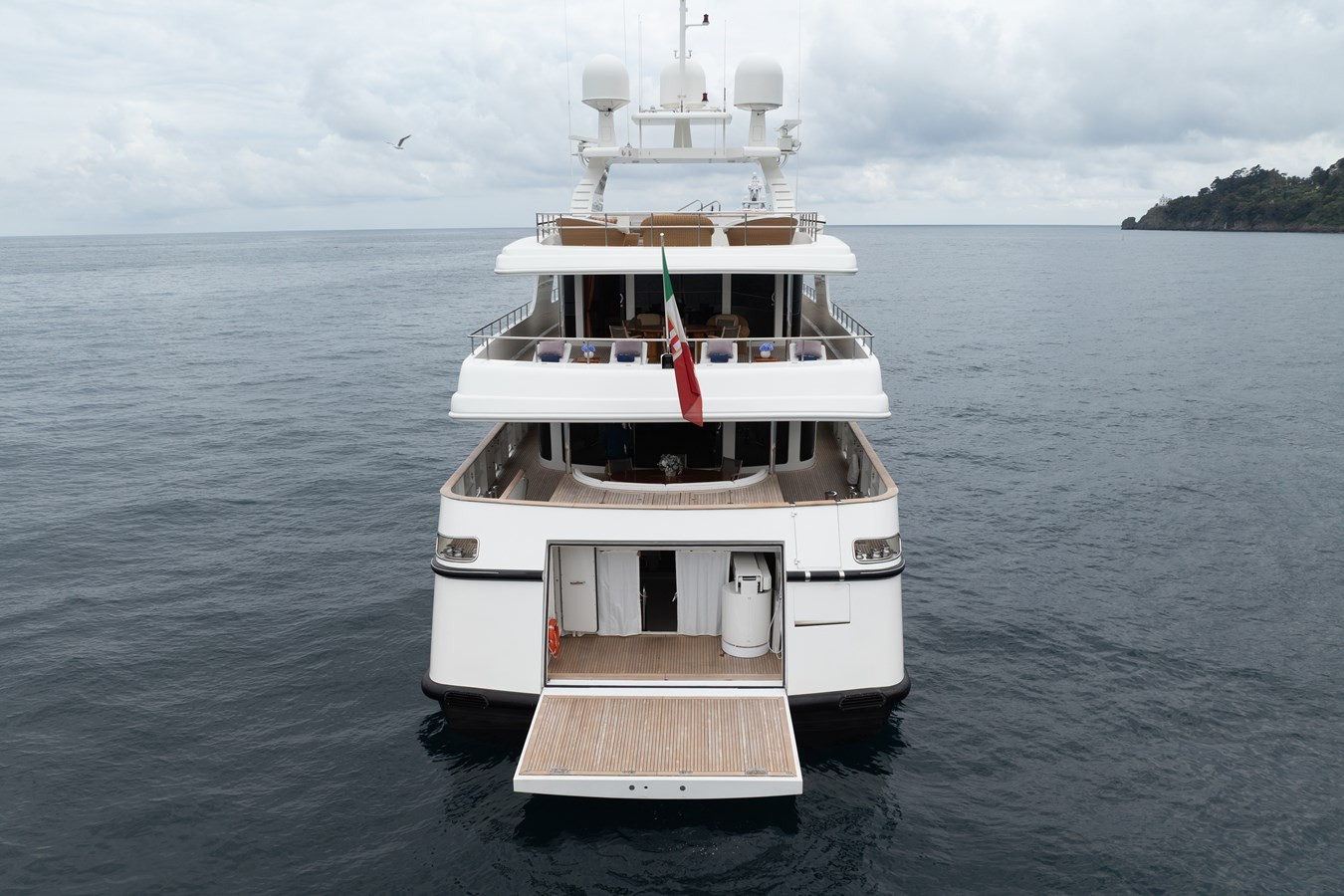 https://arconyachts.ams3.digitaloceanspaces.com/59295/conversions/large_4666434-optimize.jpg