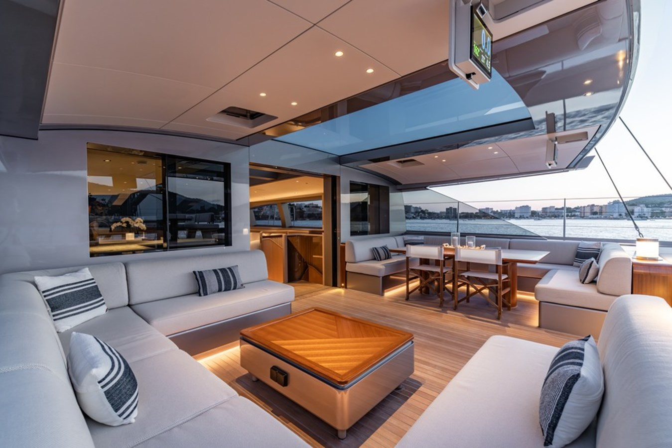 https://arconyachts.ams3.digitaloceanspaces.com/59297/conversions/large_4810436-optimize.jpg