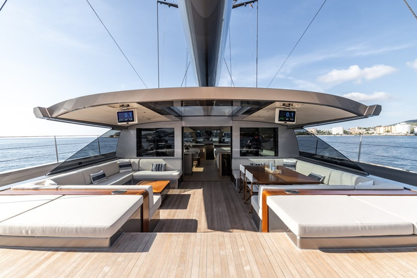 https://arconyachts.ams3.digitaloceanspaces.com/59300/conversions/large_4810440-optimize.jpg