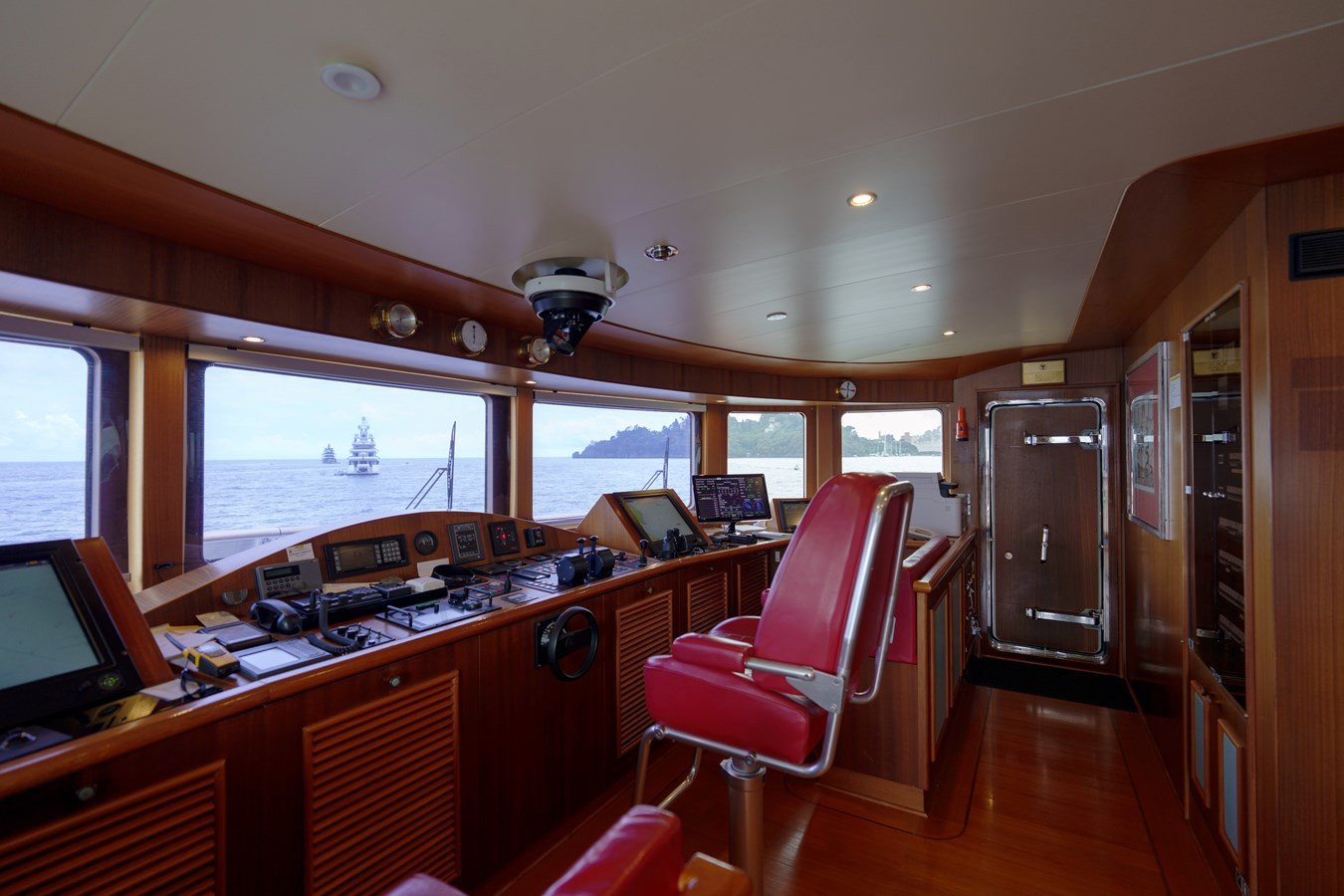 https://arconyachts.ams3.digitaloceanspaces.com/59397/conversions/large_4666650-optimize.jpg