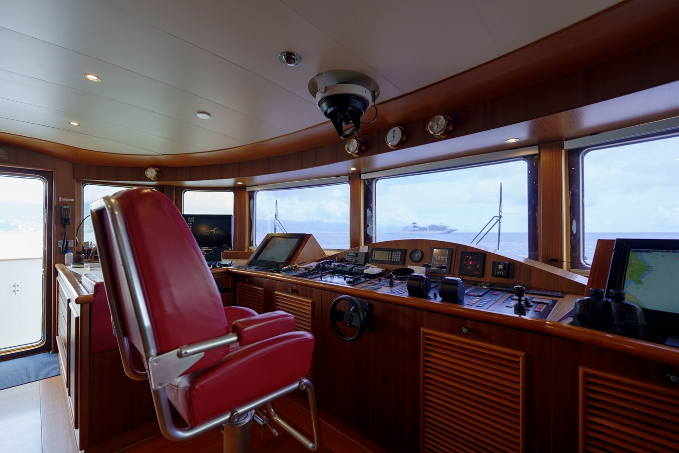 https://arconyachts.ams3.digitaloceanspaces.com/59399/conversions/large_4666651-optimize.jpg