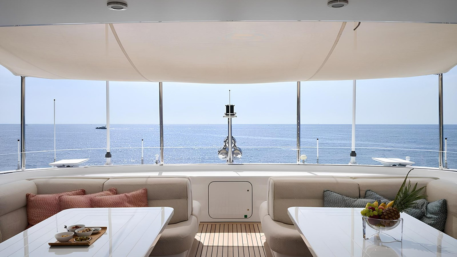 https://arconyachts.ams3.digitaloceanspaces.com/59463/conversions/large_4592935-optimize.jpg