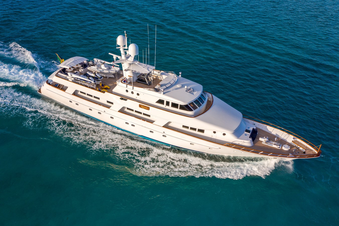 https://arconyachts.ams3.digitaloceanspaces.com/59482/conversions/large_4832272-optimize.jpg