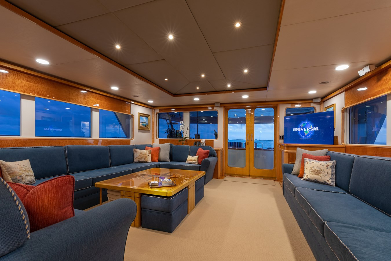 https://arconyachts.ams3.digitaloceanspaces.com/59495/conversions/large_4832277-optimize.jpg