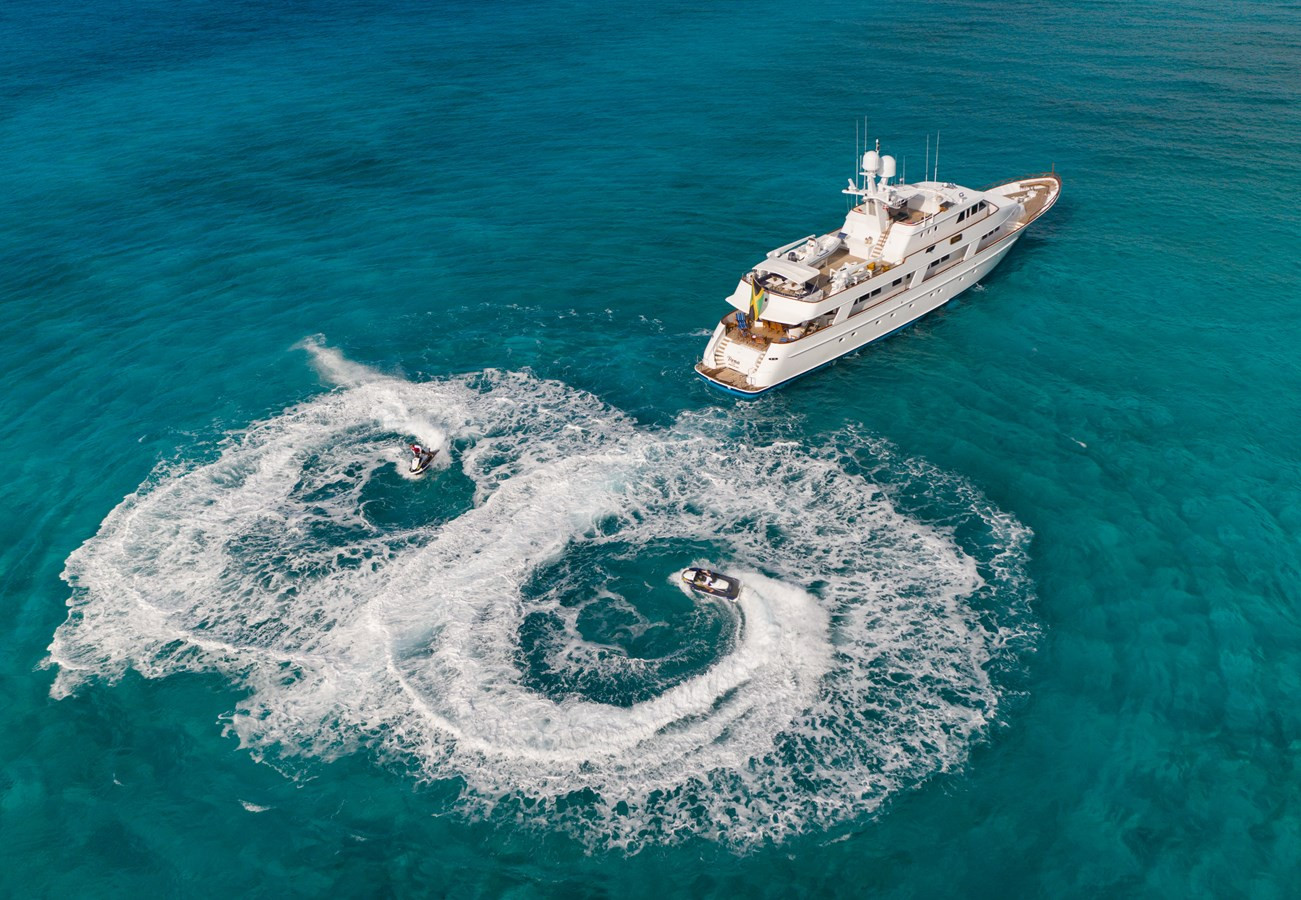 https://arconyachts.ams3.digitaloceanspaces.com/59552/conversions/large_4832297-optimize.jpg