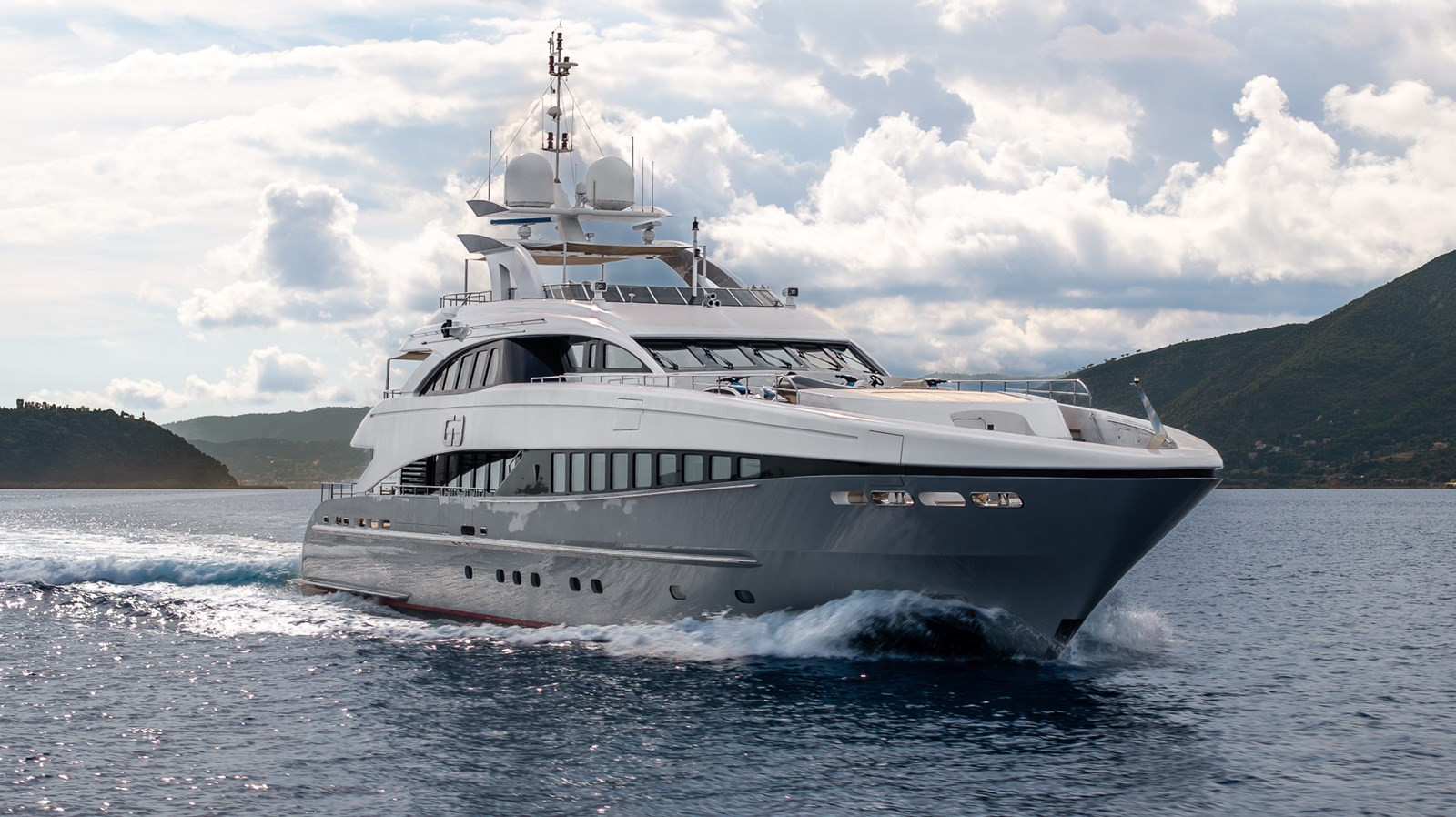 https://arconyachts.ams3.digitaloceanspaces.com/59587/conversions/large_4835287-optimize.jpg