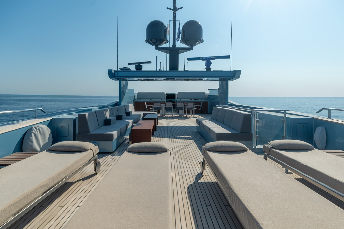 https://arconyachts.ams3.digitaloceanspaces.com/59601/conversions/large_4825145-optimize.jpg