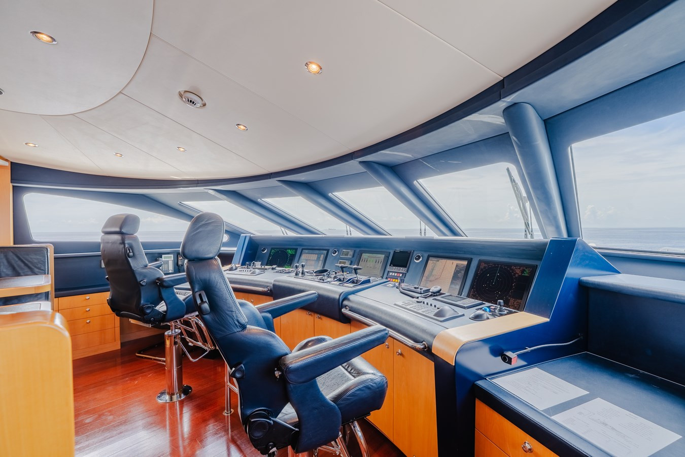 https://arconyachts.ams3.digitaloceanspaces.com/59653/conversions/large_4731271-optimize.jpg