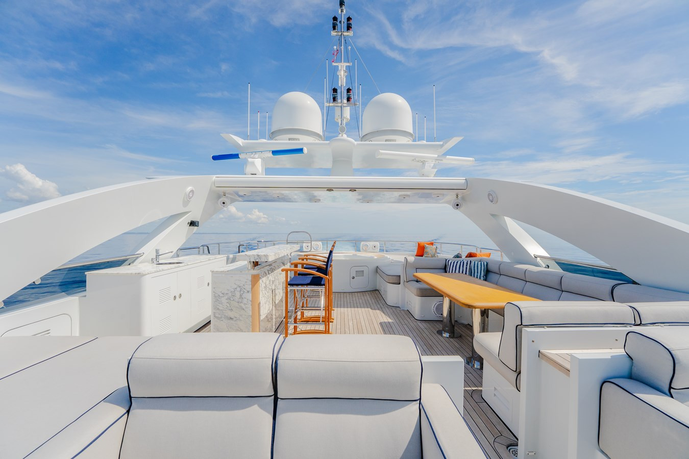 https://arconyachts.ams3.digitaloceanspaces.com/59659/conversions/large_4731273-optimize.jpg