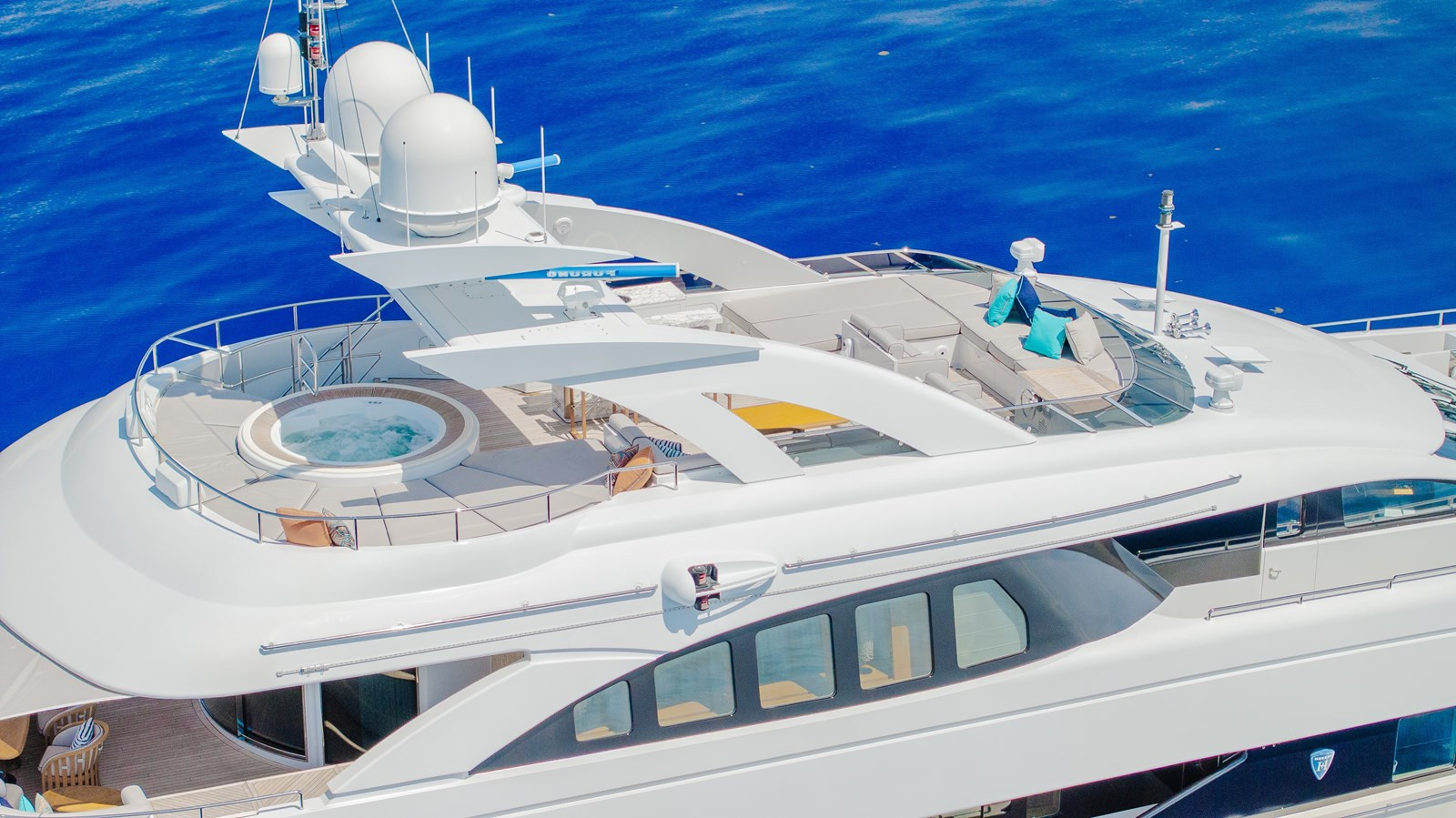 https://arconyachts.ams3.digitaloceanspaces.com/59668/conversions/large_4731277-optimize.jpg