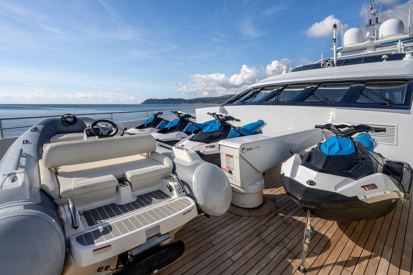 https://arconyachts.ams3.digitaloceanspaces.com/59700/conversions/large_4835325-optimize.jpg
