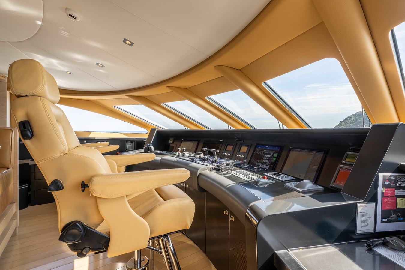 https://arconyachts.ams3.digitaloceanspaces.com/59706/conversions/large_4835336-optimize.jpg