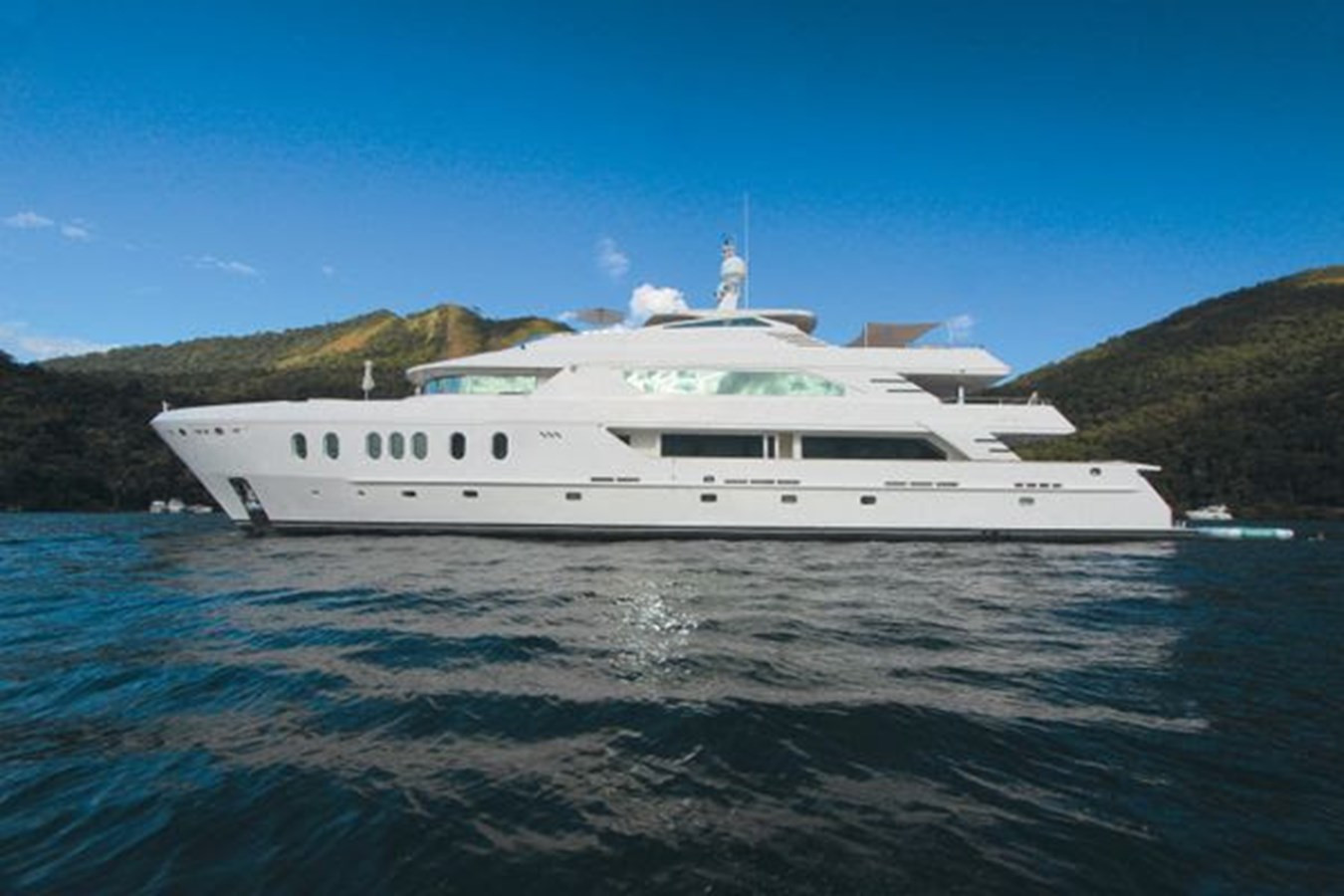https://arconyachts.ams3.digitaloceanspaces.com/59748/conversions/large_3998894-optimize.jpg