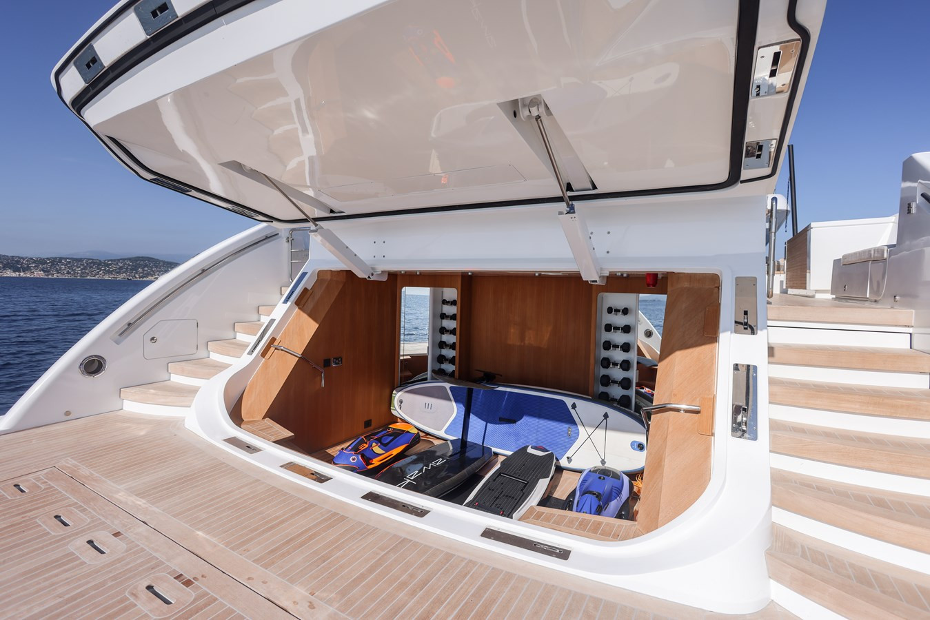 https://arconyachts.ams3.digitaloceanspaces.com/59884/conversions/large_4811286-optimize.jpg