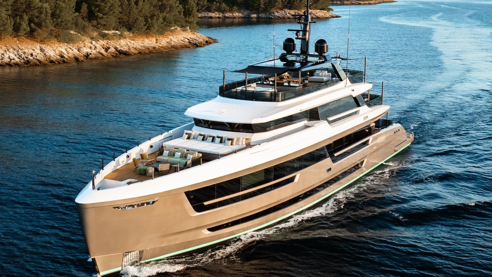 https://arconyachts.ams3.digitaloceanspaces.com/59890/conversions/large_4738276-optimize.jpg