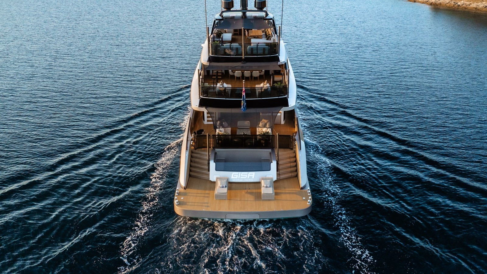 https://arconyachts.ams3.digitaloceanspaces.com/59892/conversions/large_4738275-optimize.jpg