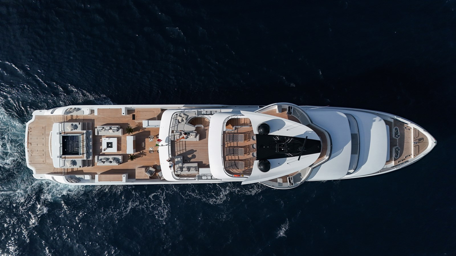 https://arconyachts.ams3.digitaloceanspaces.com/59902/conversions/large_4811293-optimize.jpg