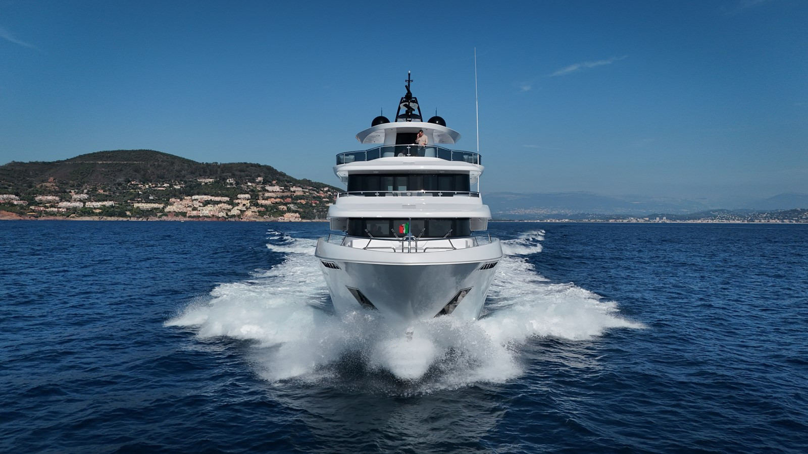 https://arconyachts.ams3.digitaloceanspaces.com/59908/conversions/large_4811295-optimize.jpg