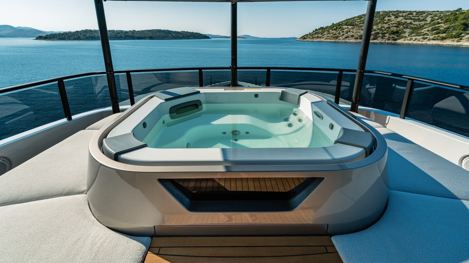 https://arconyachts.ams3.digitaloceanspaces.com/59913/conversions/large_4738283-optimize.jpg