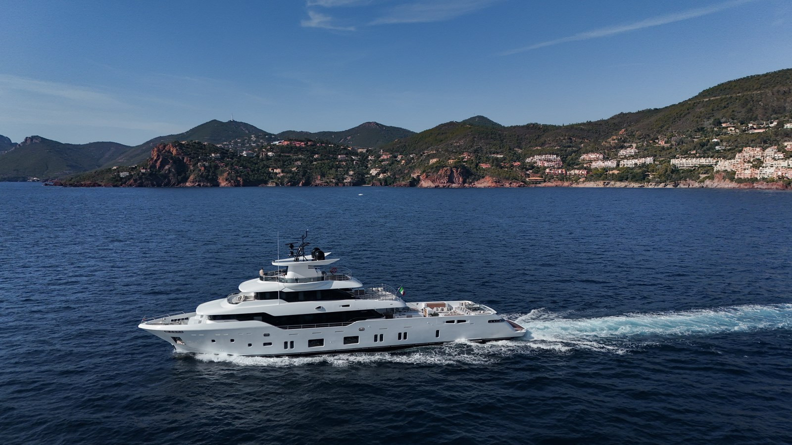 https://arconyachts.ams3.digitaloceanspaces.com/59917/conversions/large_4811298-optimize.jpg