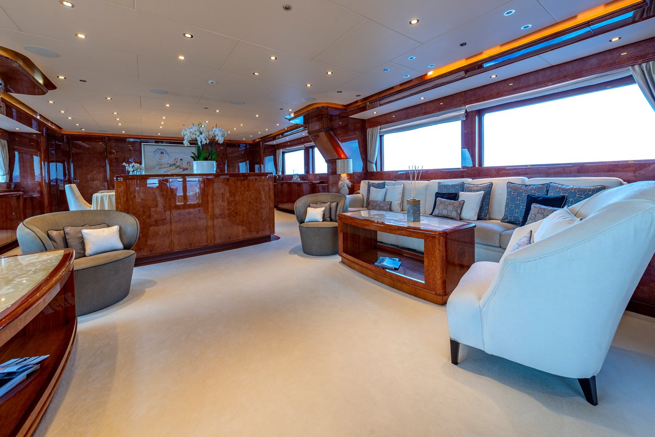 https://arconyachts.ams3.digitaloceanspaces.com/59918/conversions/large_4333376-optimize.jpg
