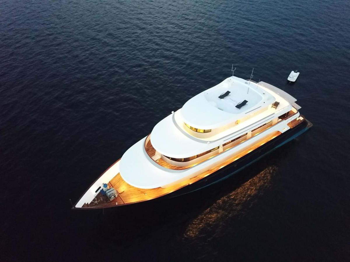 https://arconyachts.ams3.digitaloceanspaces.com/59961/conversions/large_4056711-optimize.jpg