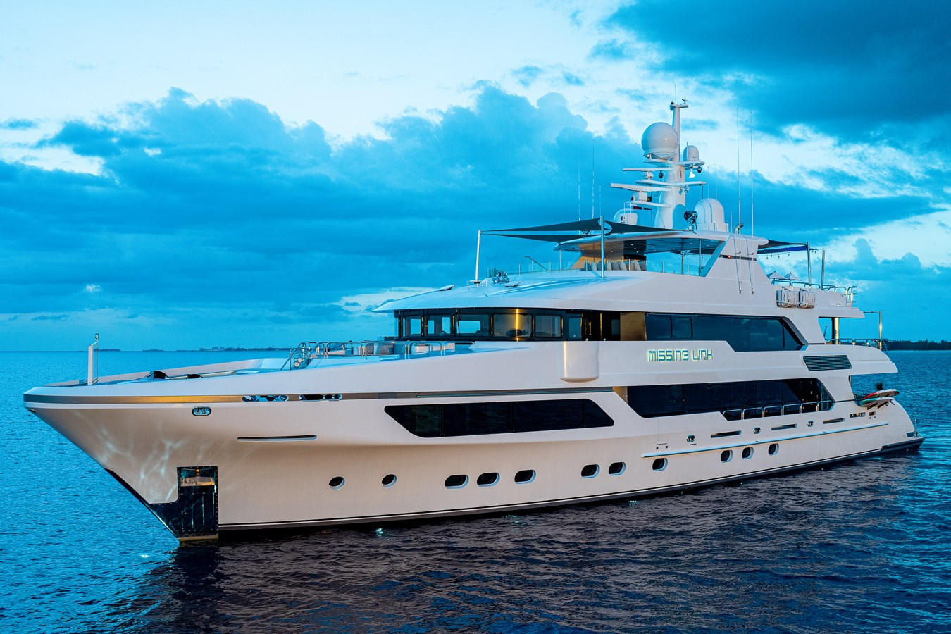 https://arconyachts.ams3.digitaloceanspaces.com/60003/conversions/large_4598448-optimize.jpg