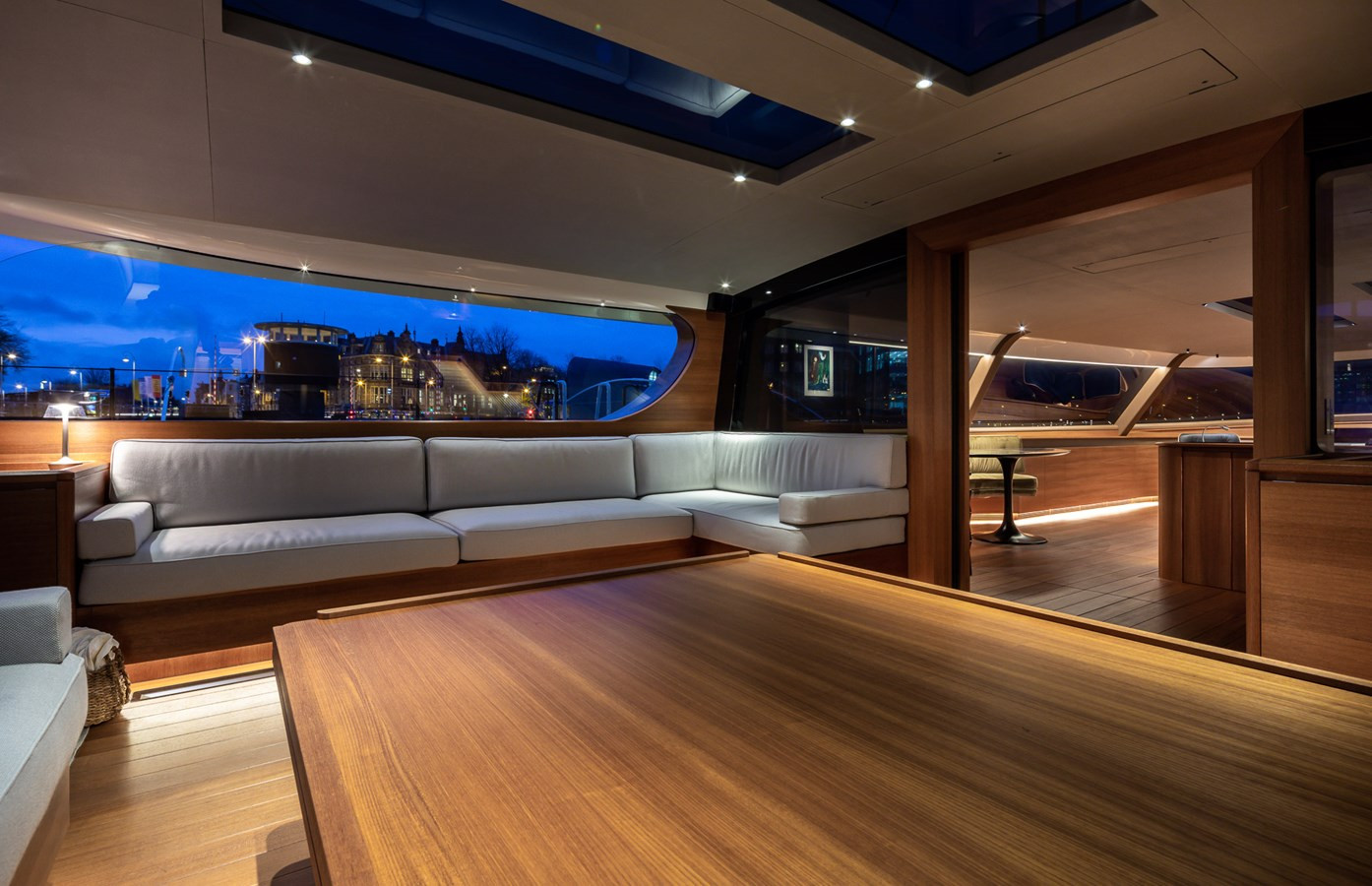 https://arconyachts.ams3.digitaloceanspaces.com/60014/conversions/large_4716776-optimize.jpg