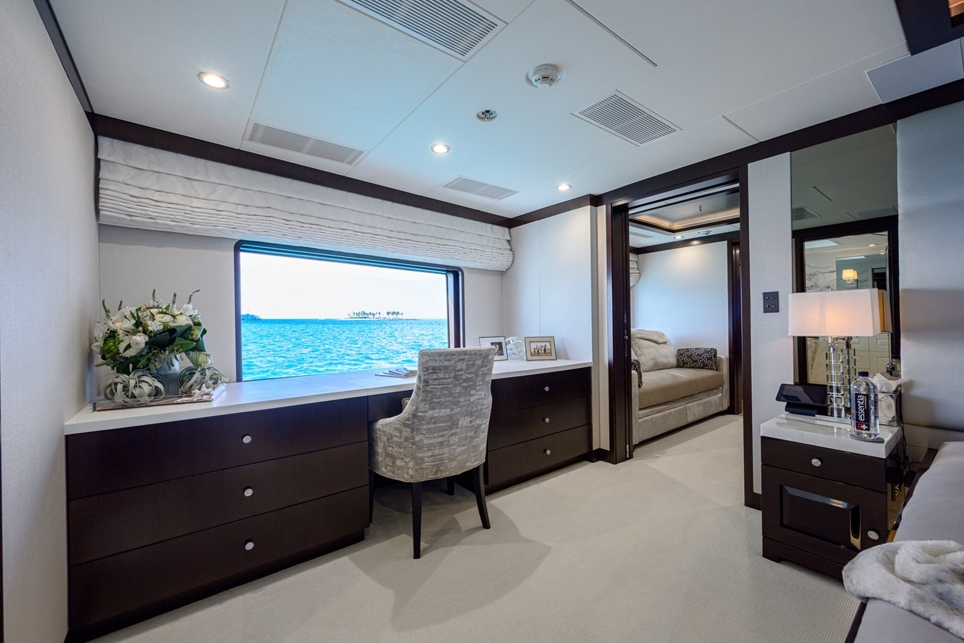 https://arconyachts.ams3.digitaloceanspaces.com/60054/conversions/large_4598546-optimize.jpg