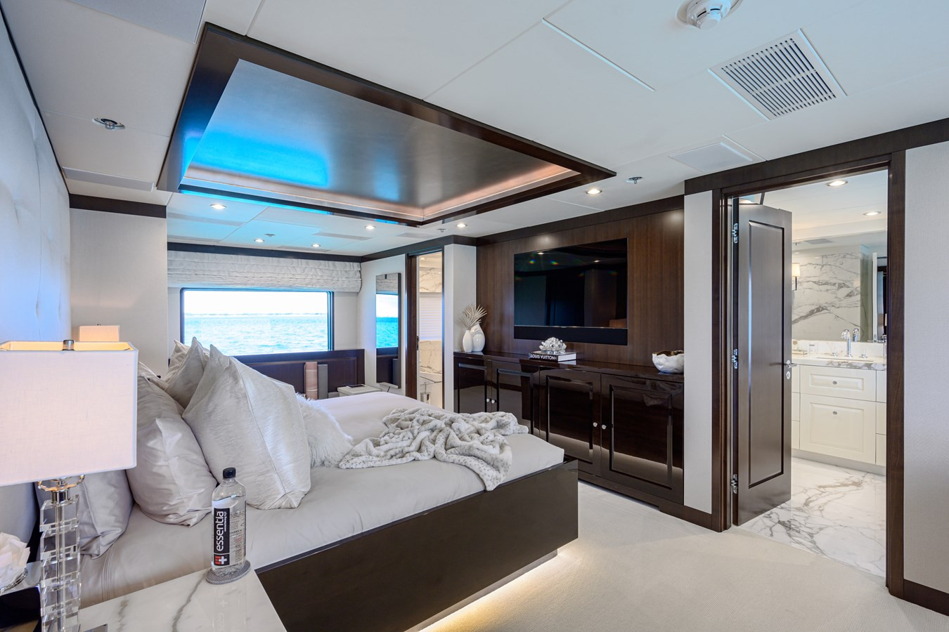 https://arconyachts.ams3.digitaloceanspaces.com/60063/conversions/large_4598544-optimize.jpg