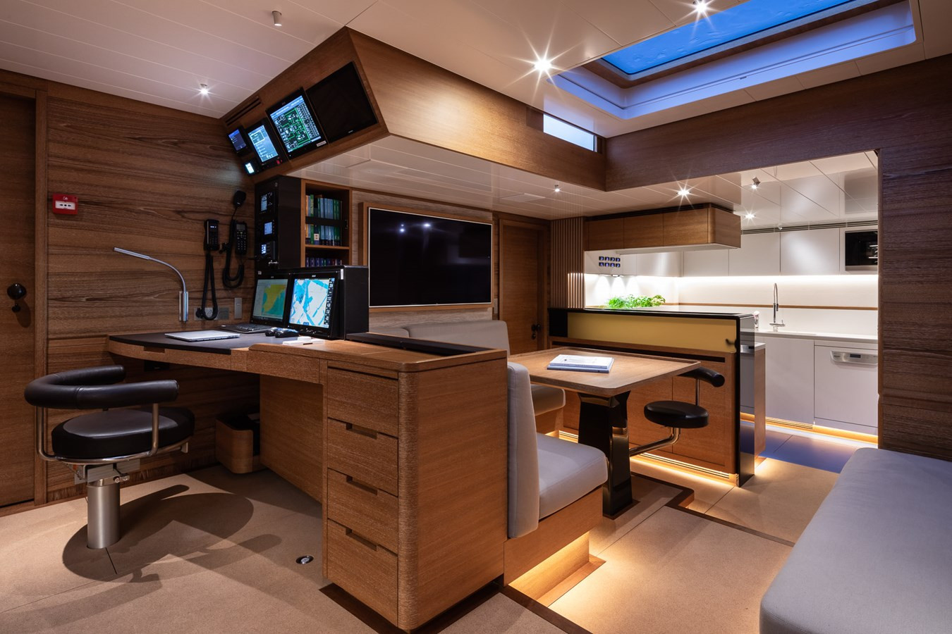 https://arconyachts.ams3.digitaloceanspaces.com/60097/conversions/large_4716797-optimize.jpg