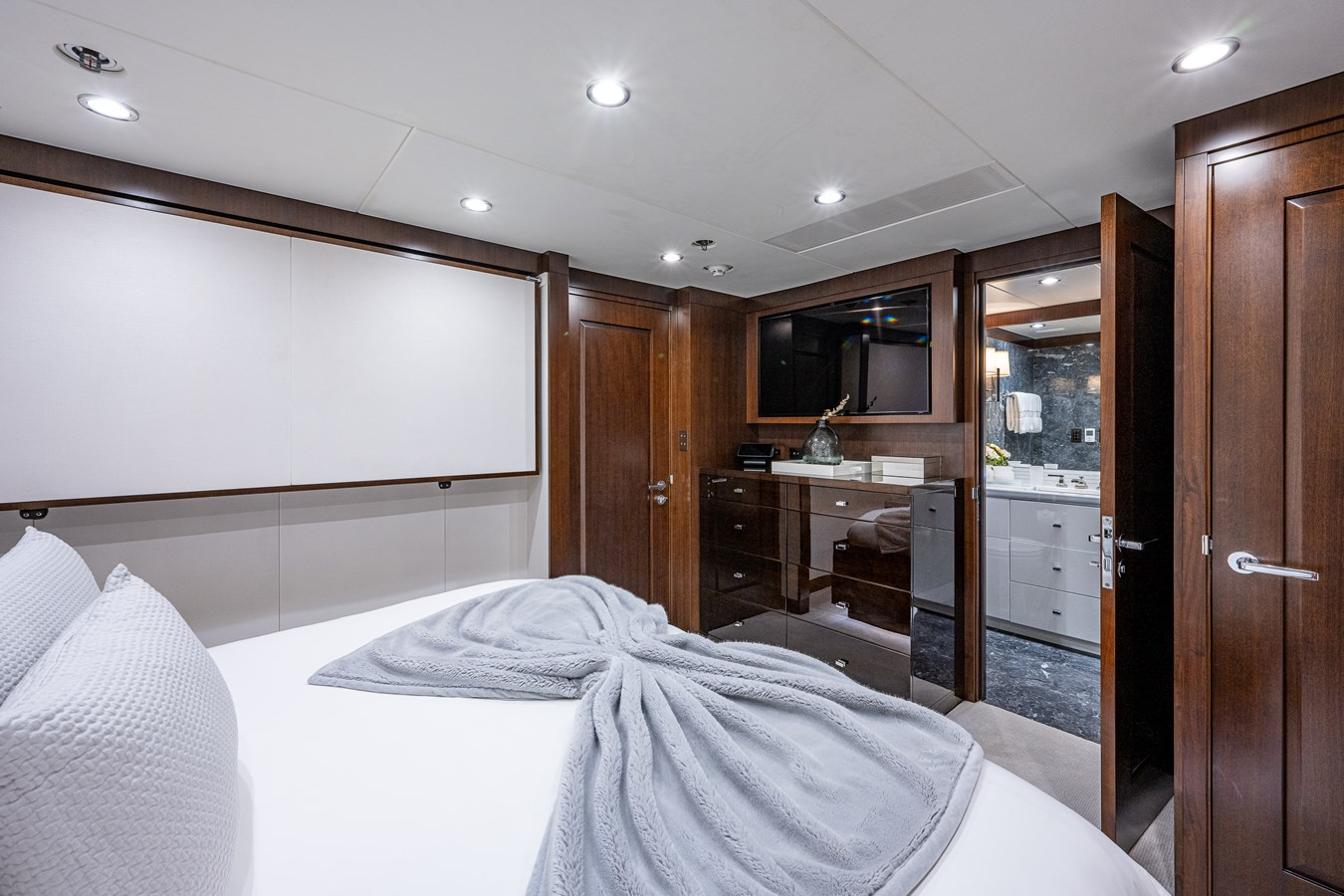 https://arconyachts.ams3.digitaloceanspaces.com/60105/conversions/large_4598568-optimize.jpg