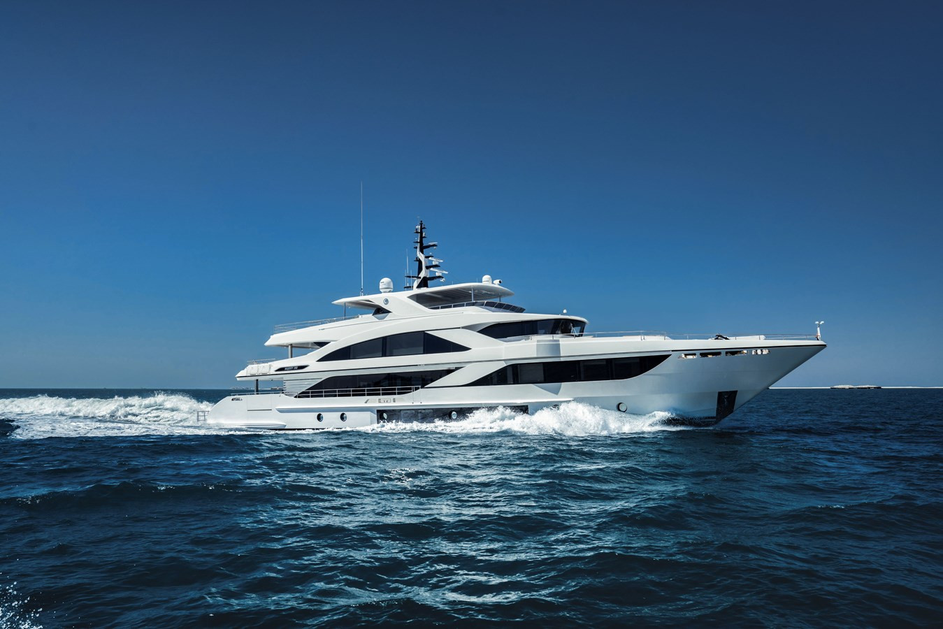 https://arconyachts.ams3.digitaloceanspaces.com/60121/conversions/large_4122997-optimize.jpg