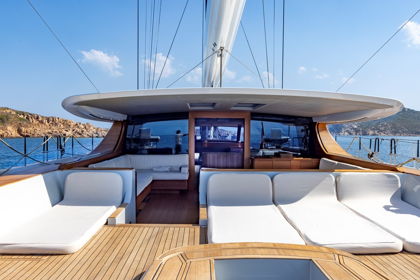 https://arconyachts.ams3.digitaloceanspaces.com/60128/conversions/large_4716836-optimize.jpg