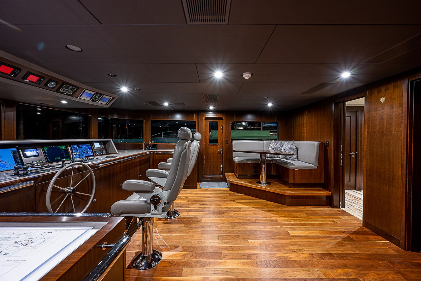 https://arconyachts.ams3.digitaloceanspaces.com/60145/conversions/large_4599911-optimize.jpg