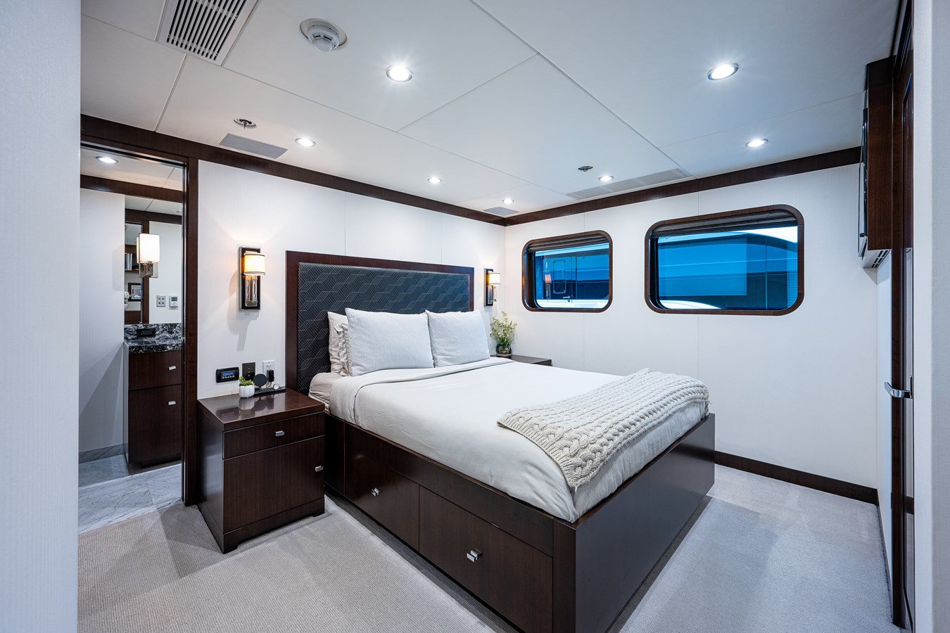 https://arconyachts.ams3.digitaloceanspaces.com/60151/conversions/large_4599909-optimize.jpg