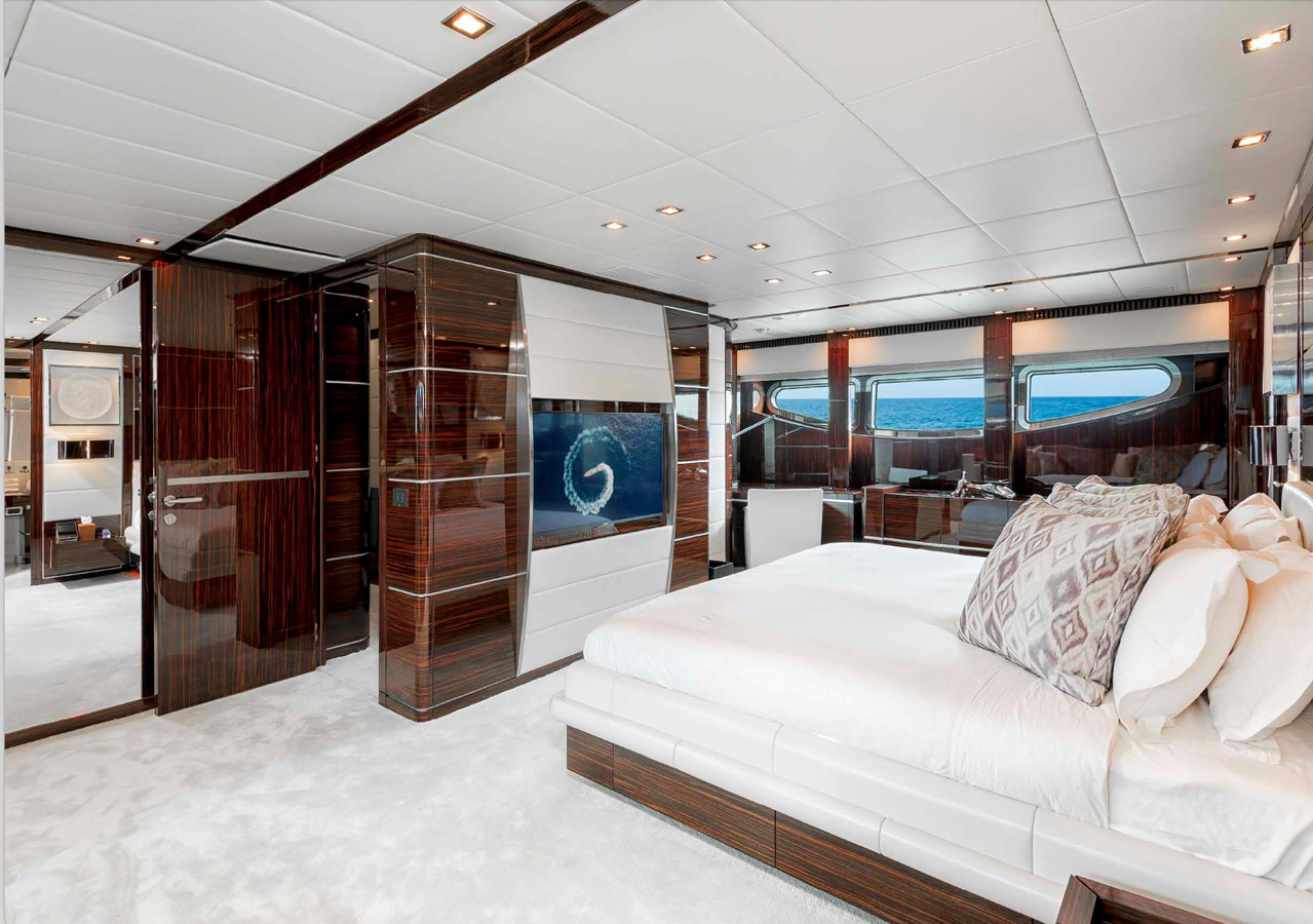 https://arconyachts.ams3.digitaloceanspaces.com/60167/conversions/large_4501401-optimize.jpg