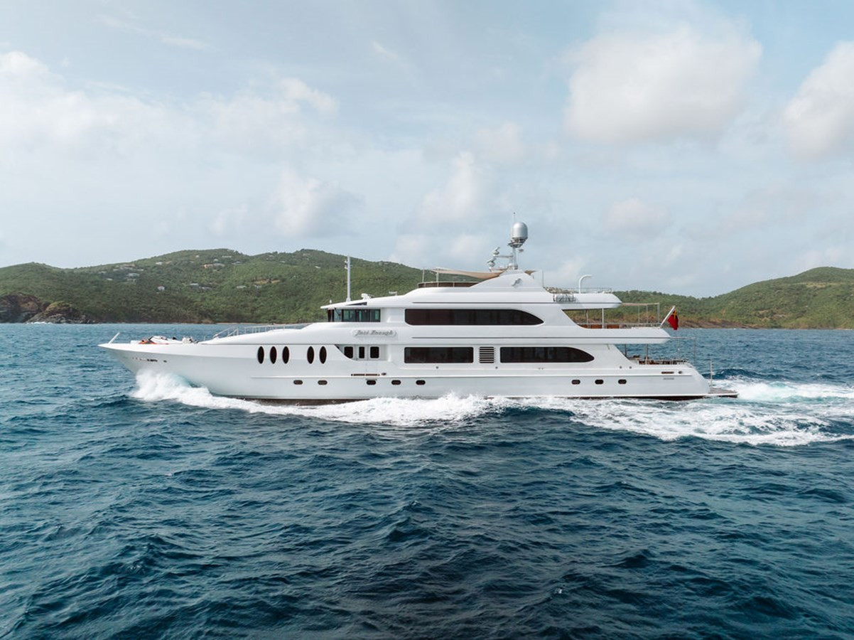 https://arconyachts.ams3.digitaloceanspaces.com/60186/conversions/large_4771983-optimize.jpg
