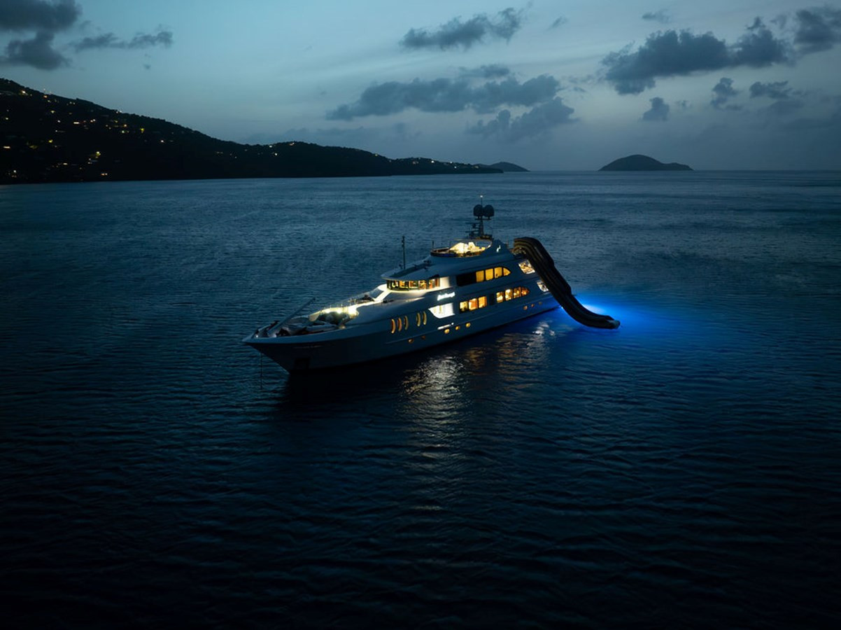 https://arconyachts.ams3.digitaloceanspaces.com/60223/conversions/large_4772009-optimize.jpg