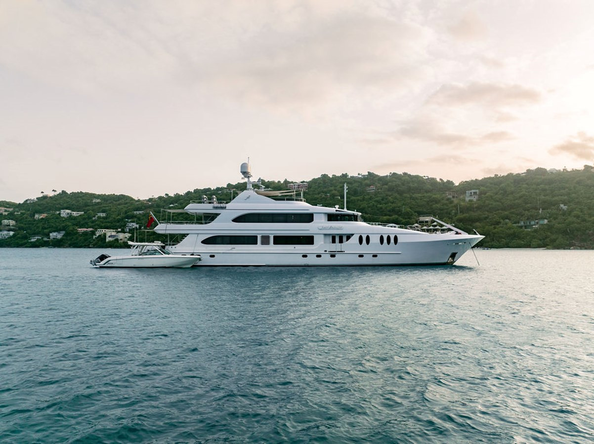 https://arconyachts.ams3.digitaloceanspaces.com/60241/conversions/large_4772020-optimize.jpg