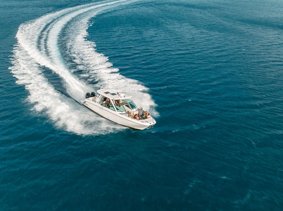 https://arconyachts.ams3.digitaloceanspaces.com/60266/conversions/large_4772037-optimize.jpg