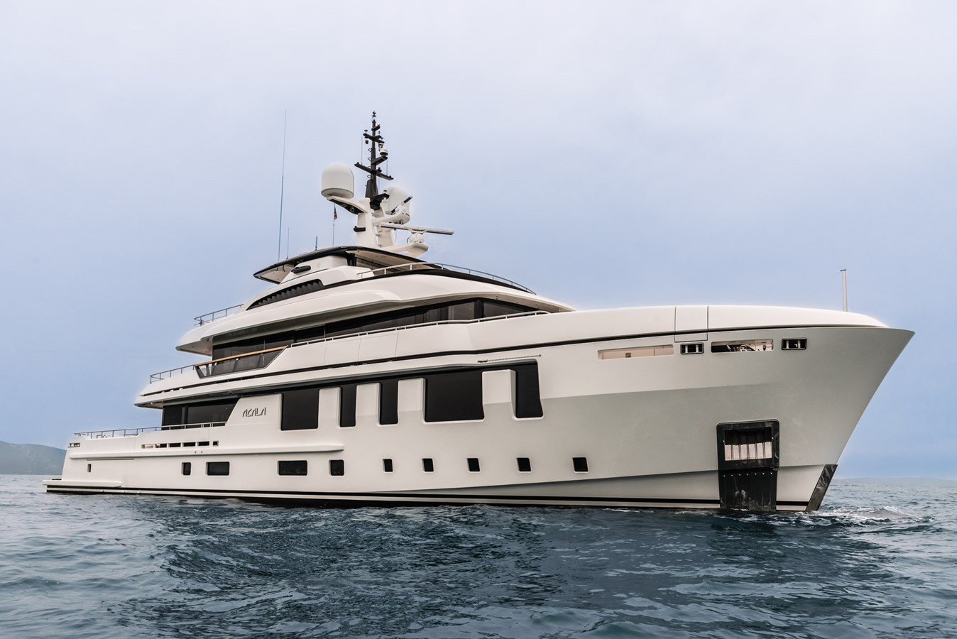 https://arconyachts.ams3.digitaloceanspaces.com/60282/conversions/large_4687420-optimize.jpg