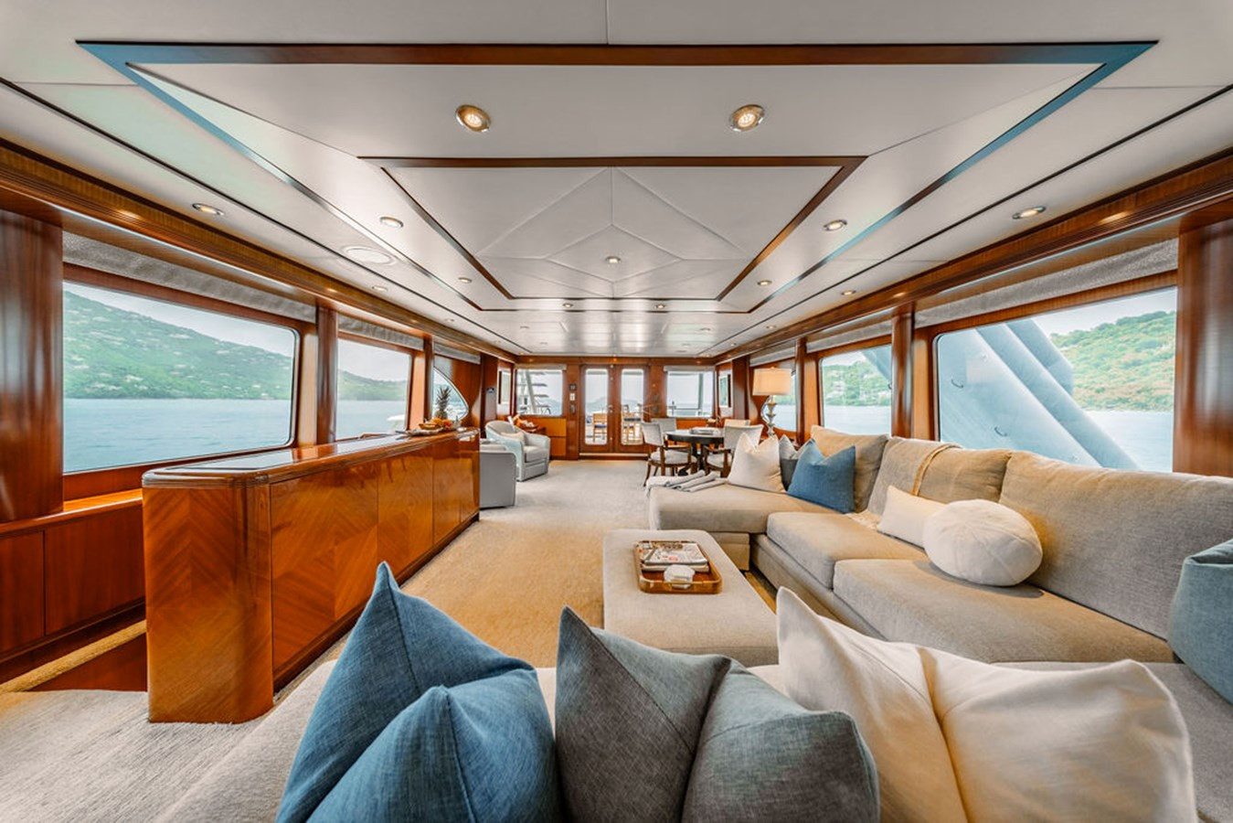 https://arconyachts.ams3.digitaloceanspaces.com/60296/conversions/large_4772049-optimize.jpg