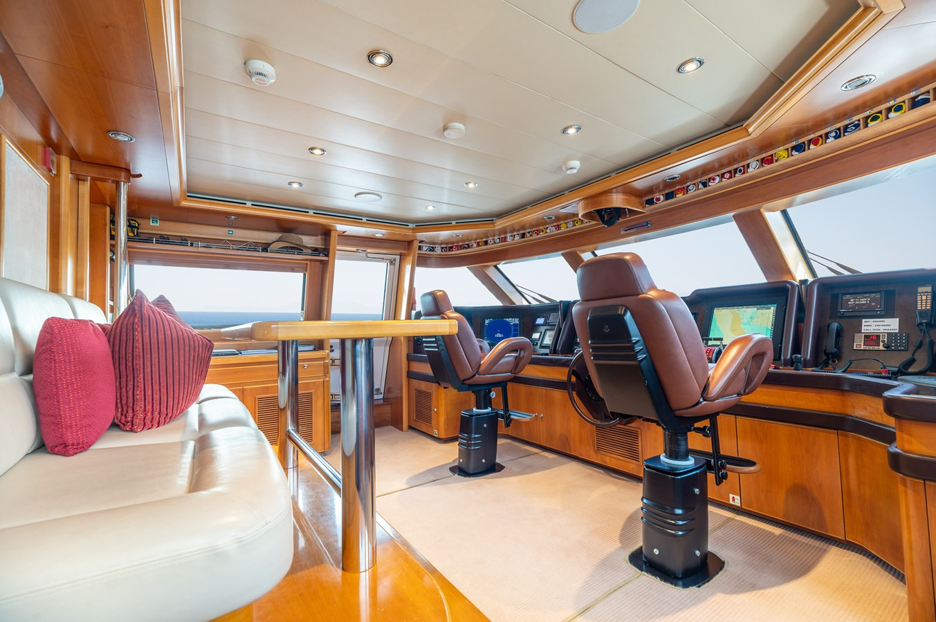 https://arconyachts.ams3.digitaloceanspaces.com/60307/conversions/large_4773831-optimize.jpg