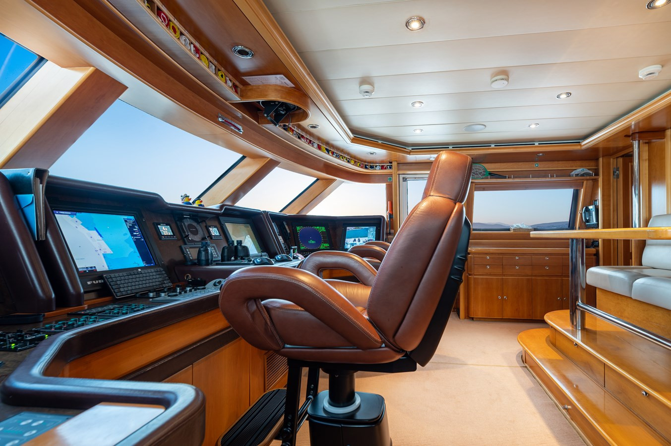 https://arconyachts.ams3.digitaloceanspaces.com/60310/conversions/large_4773832-optimize.jpg