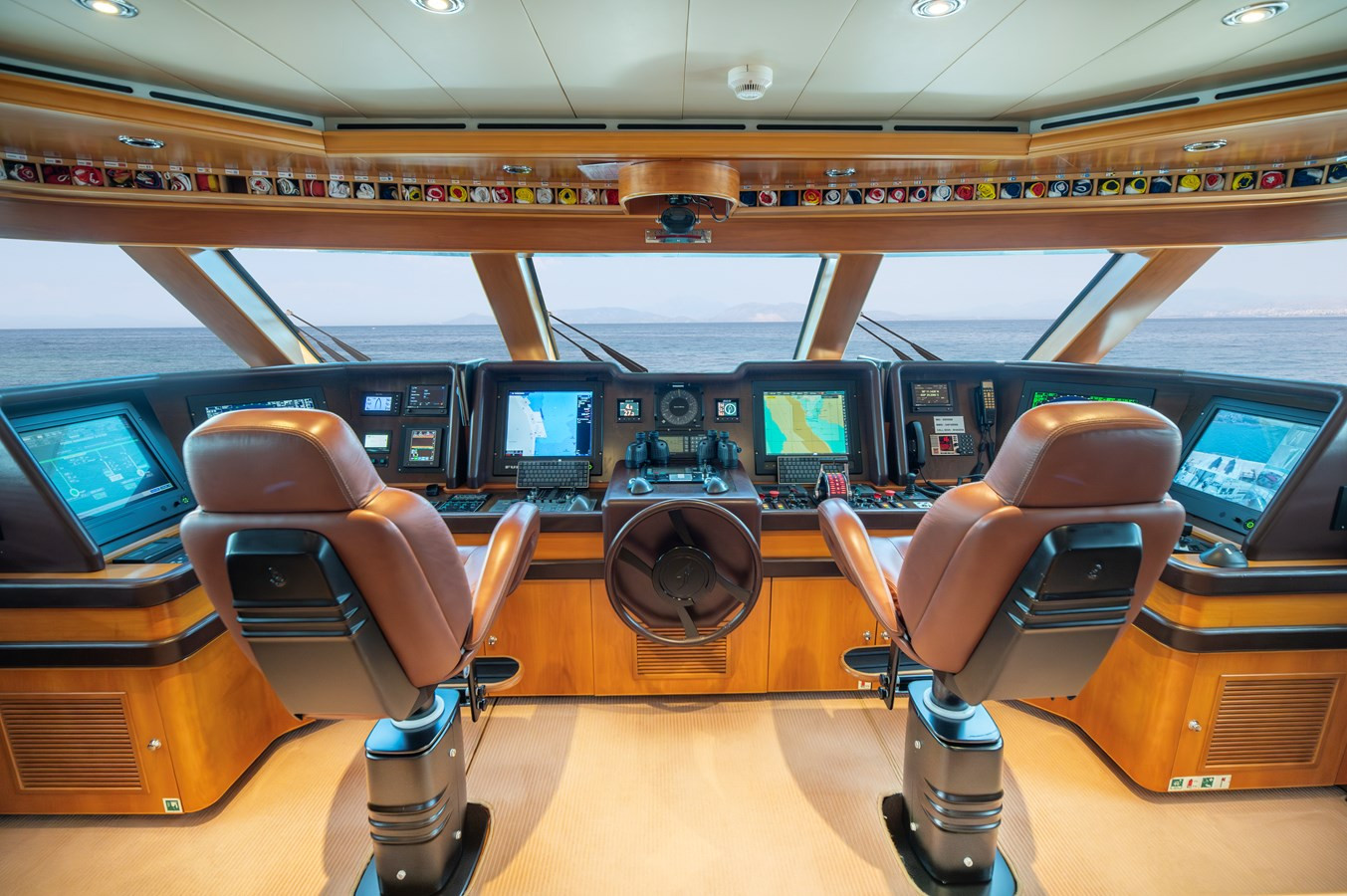 https://arconyachts.ams3.digitaloceanspaces.com/60313/conversions/large_4773833-optimize.jpg