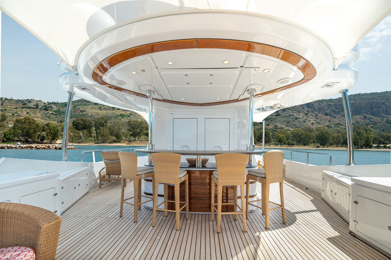 https://arconyachts.ams3.digitaloceanspaces.com/60341/conversions/large_4773845-optimize.jpg