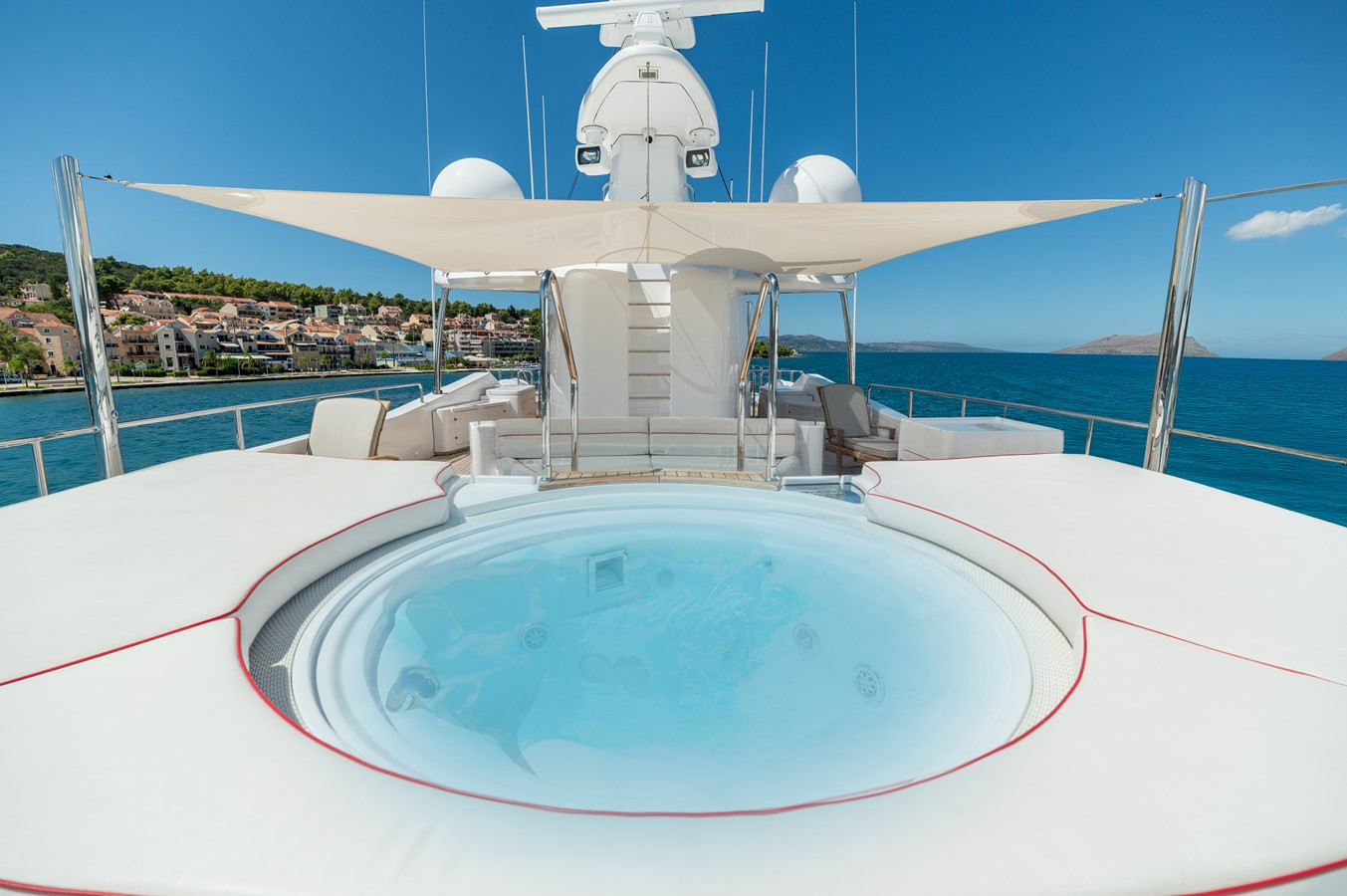 https://arconyachts.ams3.digitaloceanspaces.com/60353/conversions/large_4773849-optimize.jpg