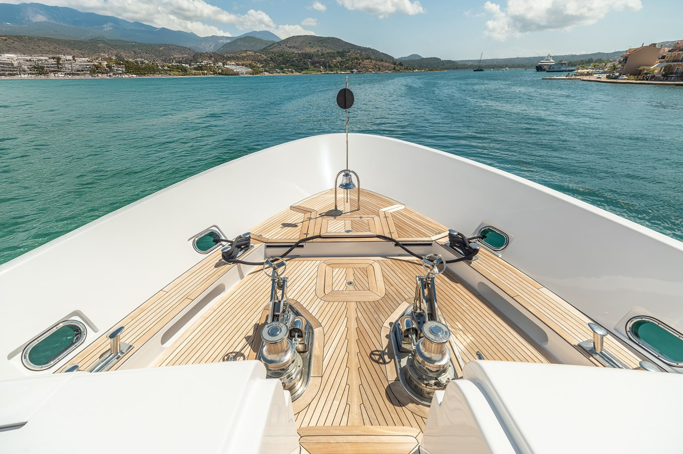 https://arconyachts.ams3.digitaloceanspaces.com/60364/conversions/large_4773853-optimize.jpg